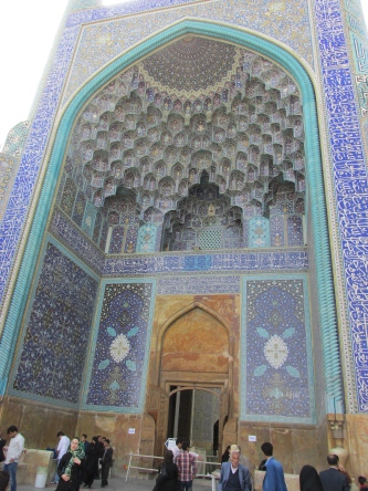 This is the entrance to the Imam Khomeini mosque.